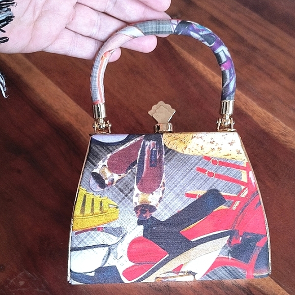 Classy Simon Chang Multicolor Handbag with Gold Accents. Great Condition. - Picture 5 of 11